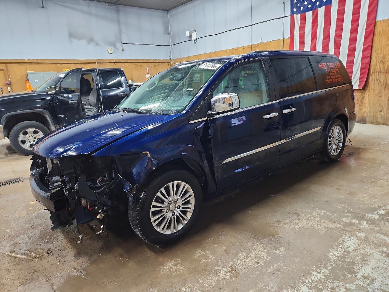 2013 Chrysler Town & Country Touring L - zdjęcie główne
