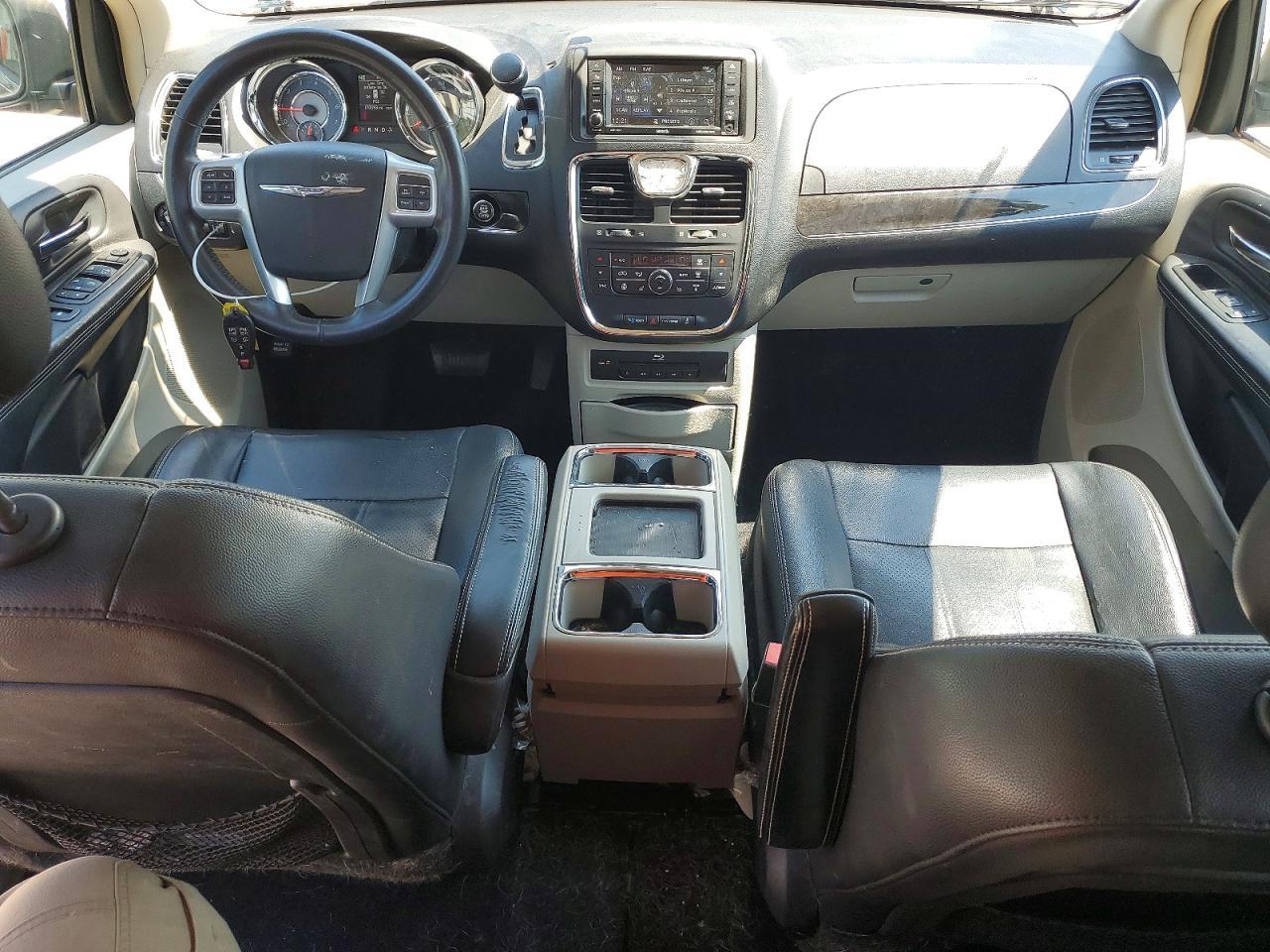 2013 Chrysler Town & Country Touring L - zdjęcie 8