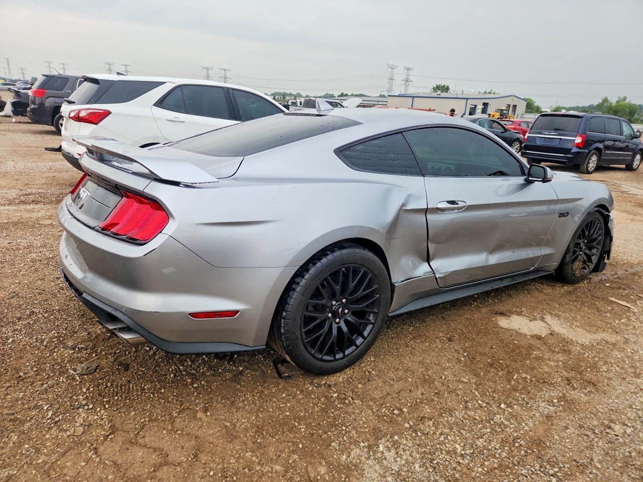 2021 Ford Mustang Gt - zdjęcie 3