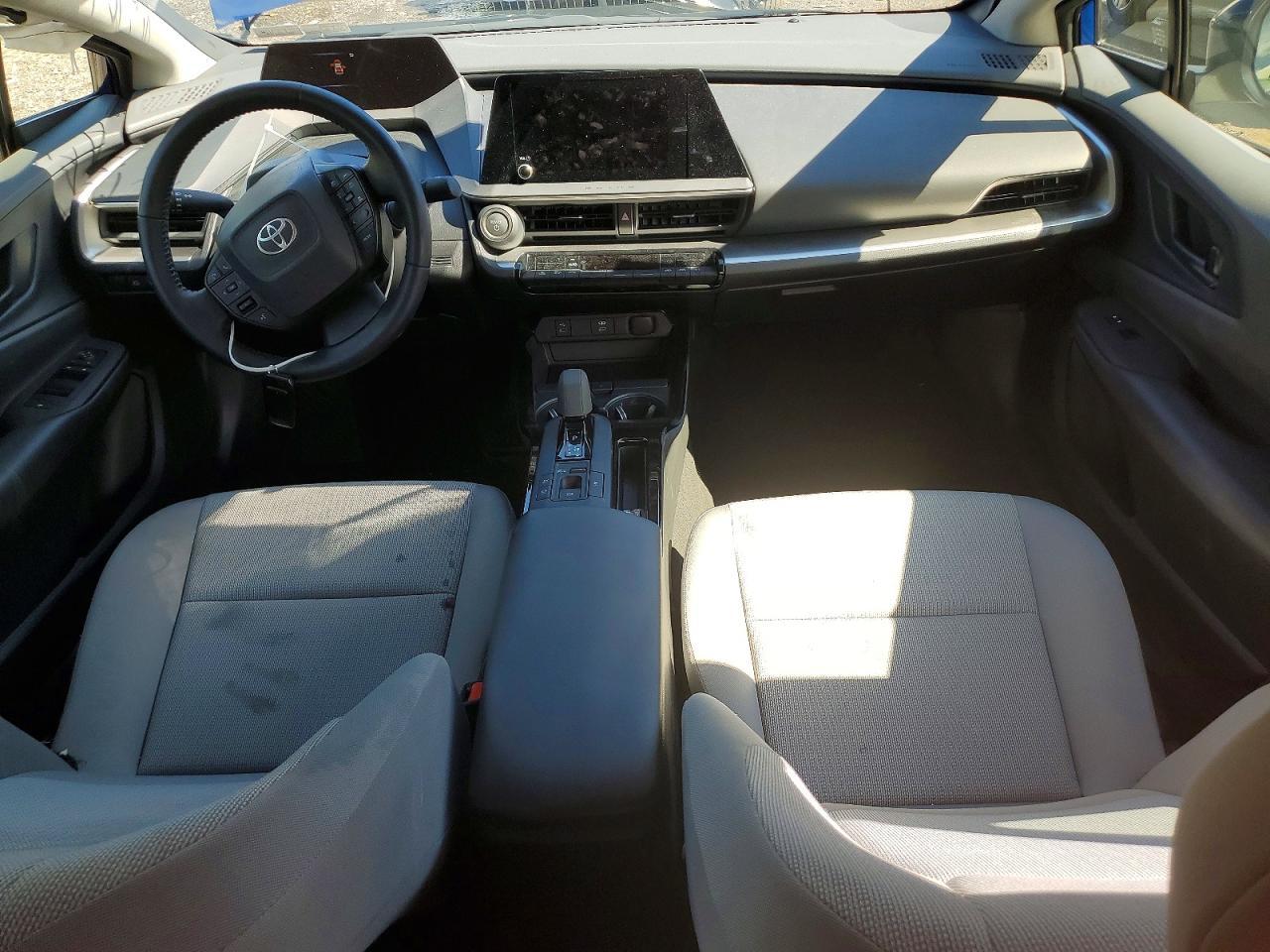 2024 Toyota Prius Le - zdjęcie 8