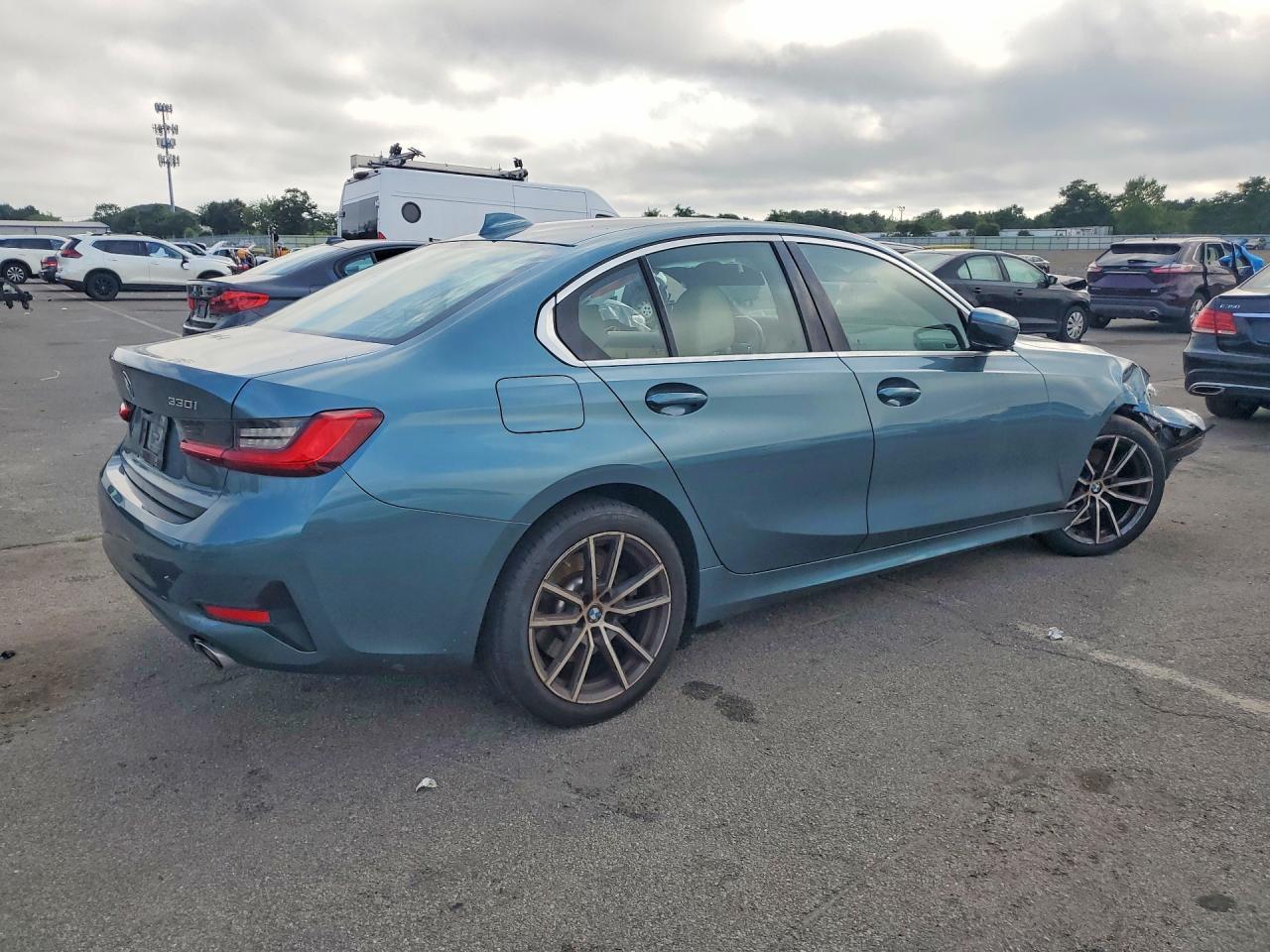 2021 BMW Seria 3 330i - zdjęcie 3