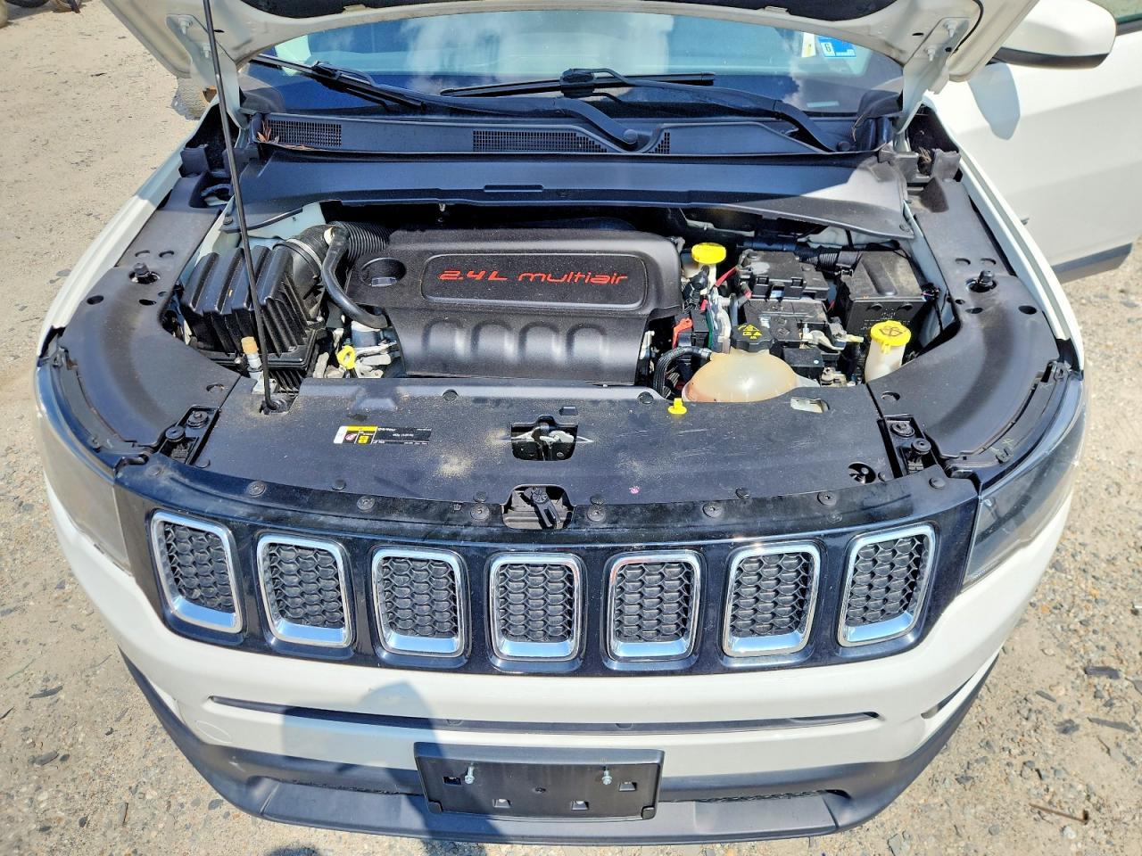 2017 Jeep Compass Latitude - zdjęcie 12