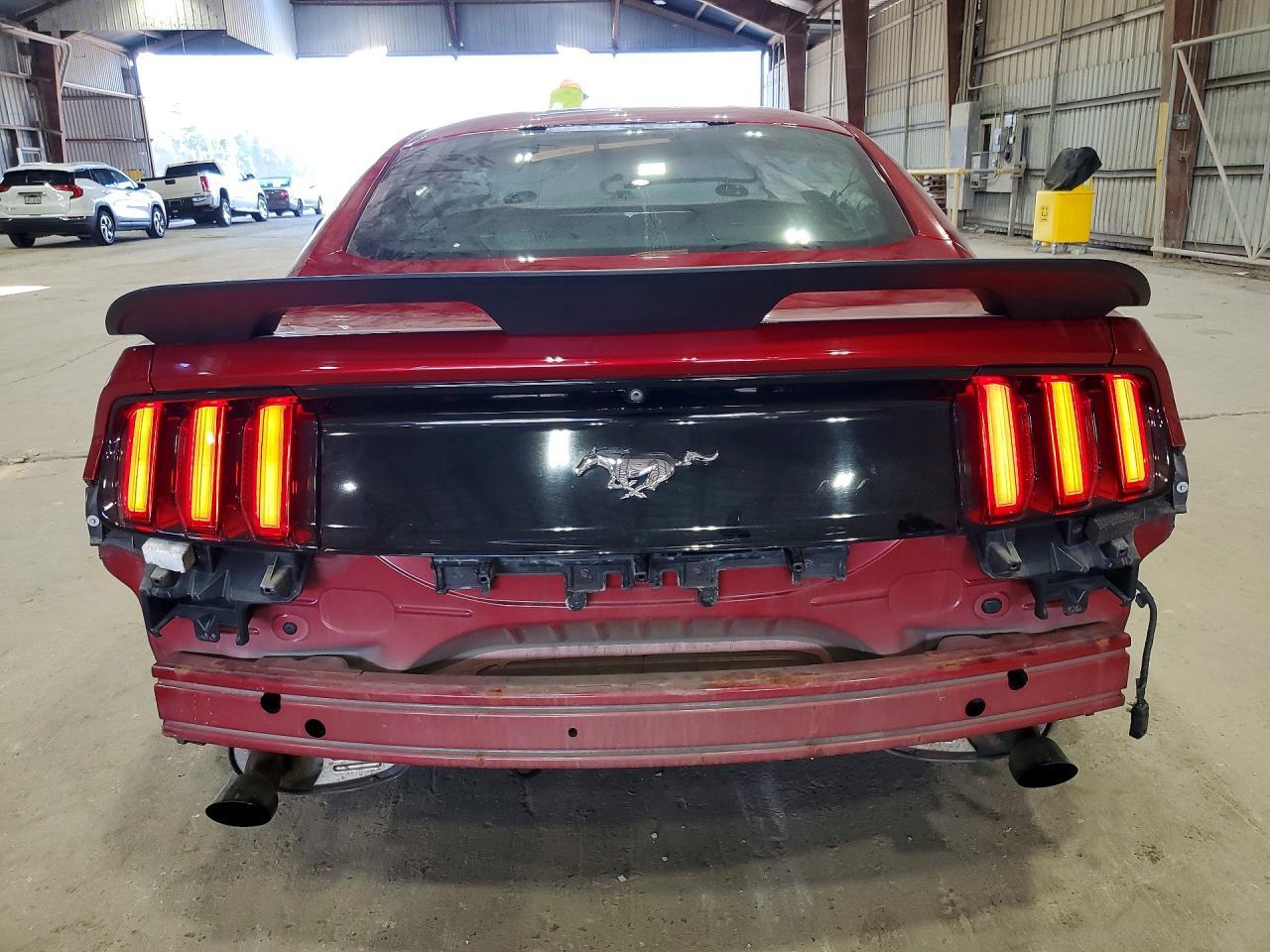 2017 Ford Mustang - zdjęcie 6
