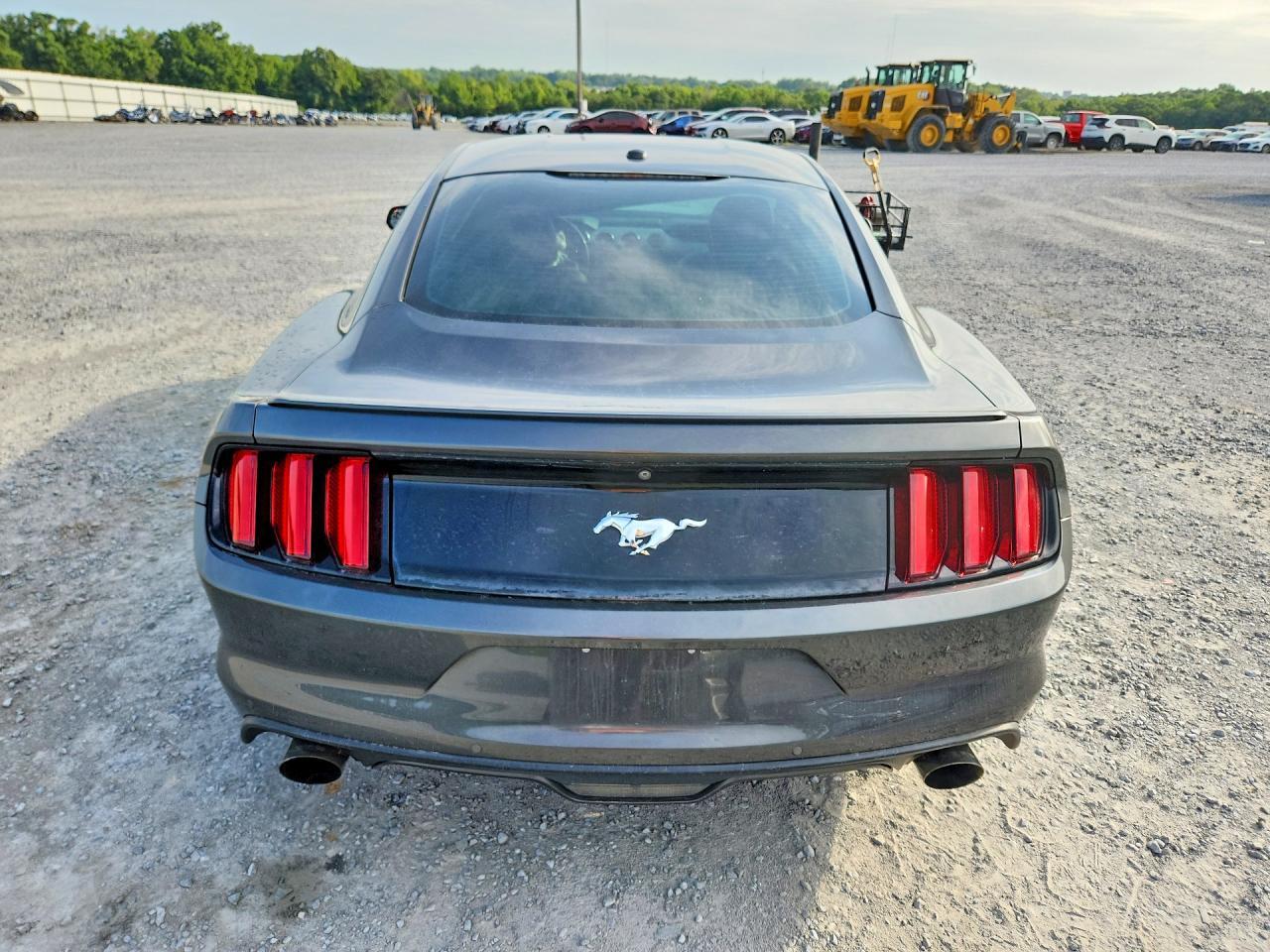 2015 Ford Mustang - zdjęcie 6