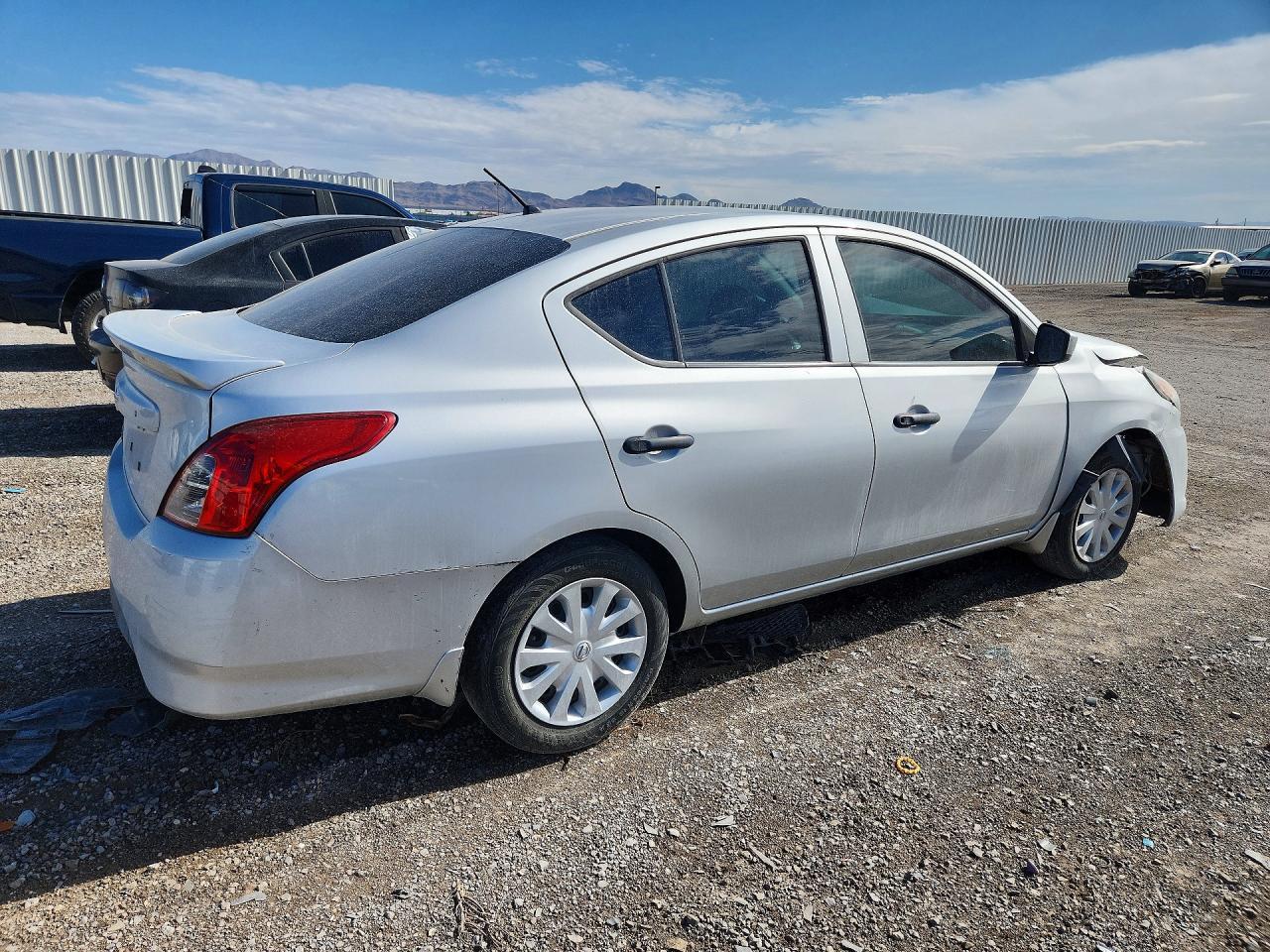 2017 Nissan Versa 1.6 S Plus - zdjęcie 3