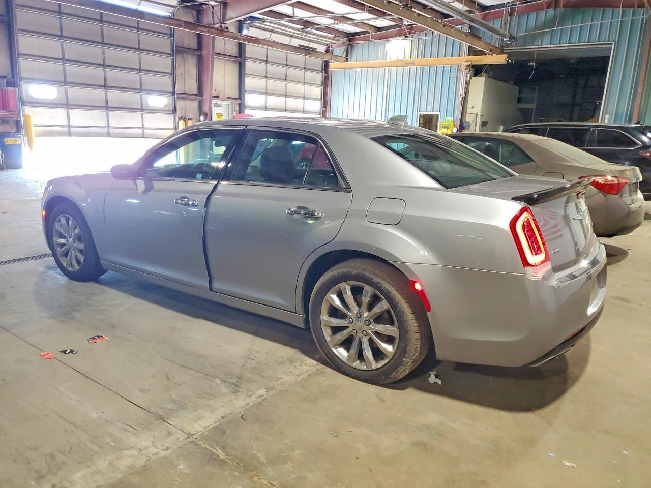2017 Chrysler 300C - zdjęcie 2