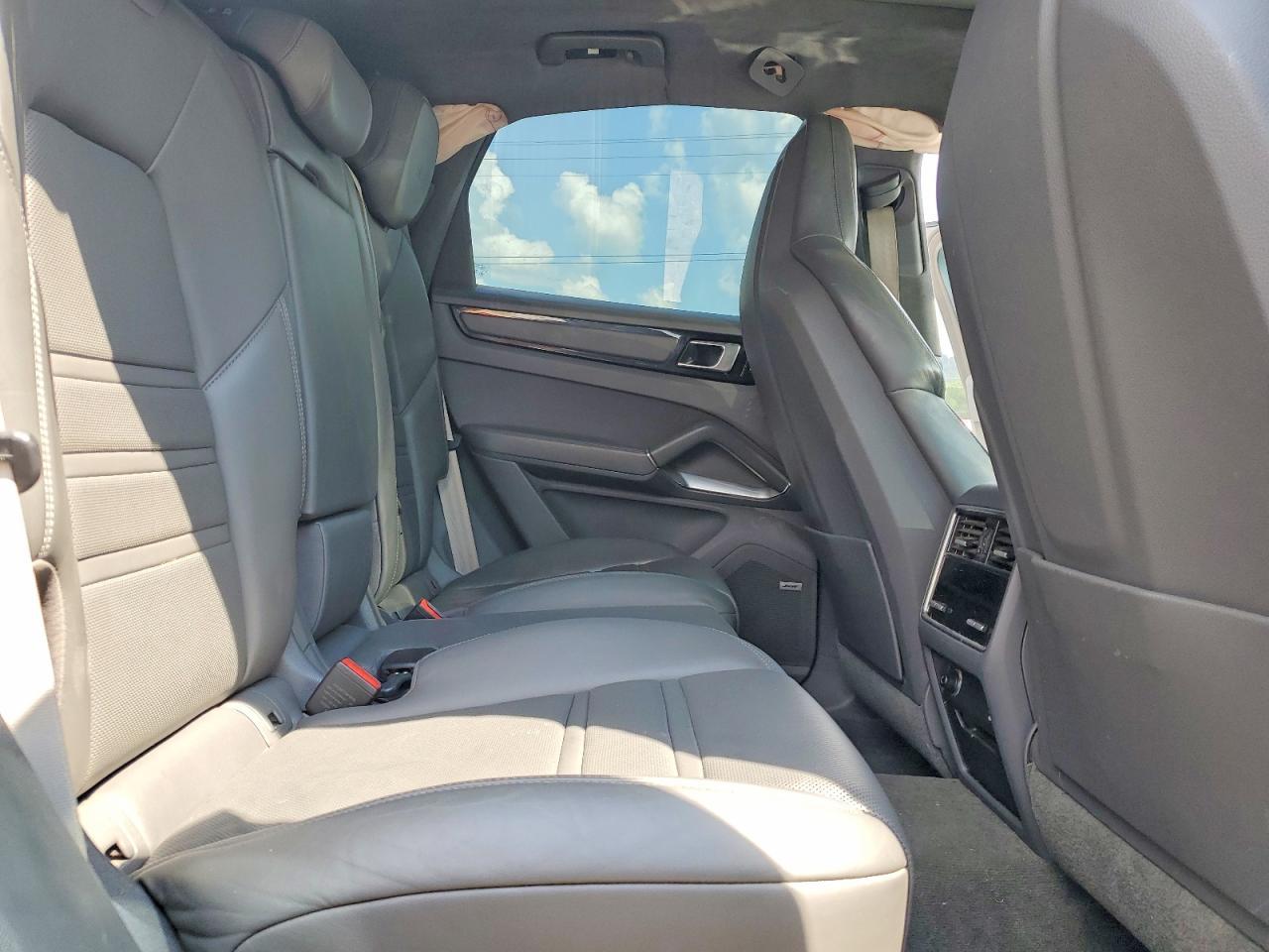 2019 Porsche Cayenne Turbo - zdjęcie 11