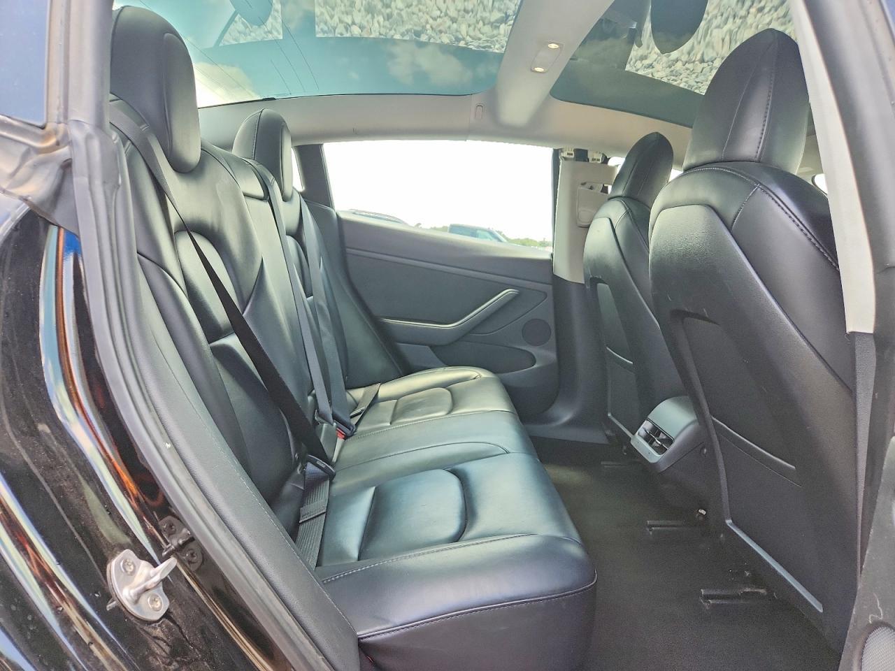 2022 Tesla Model 3 - zdjęcie 10