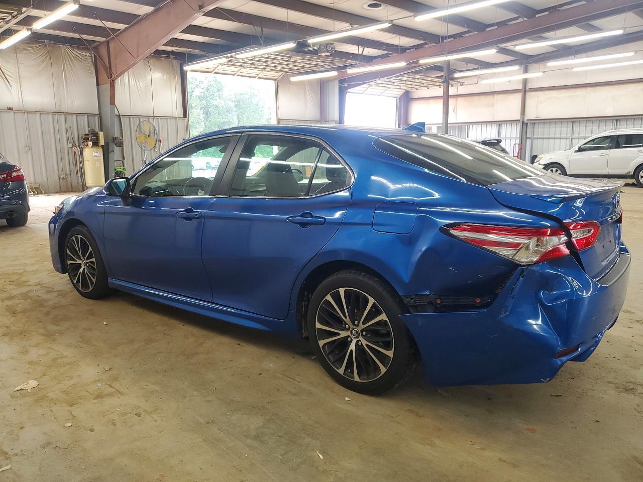 2020 Toyota Camry Se - zdjęcie 2