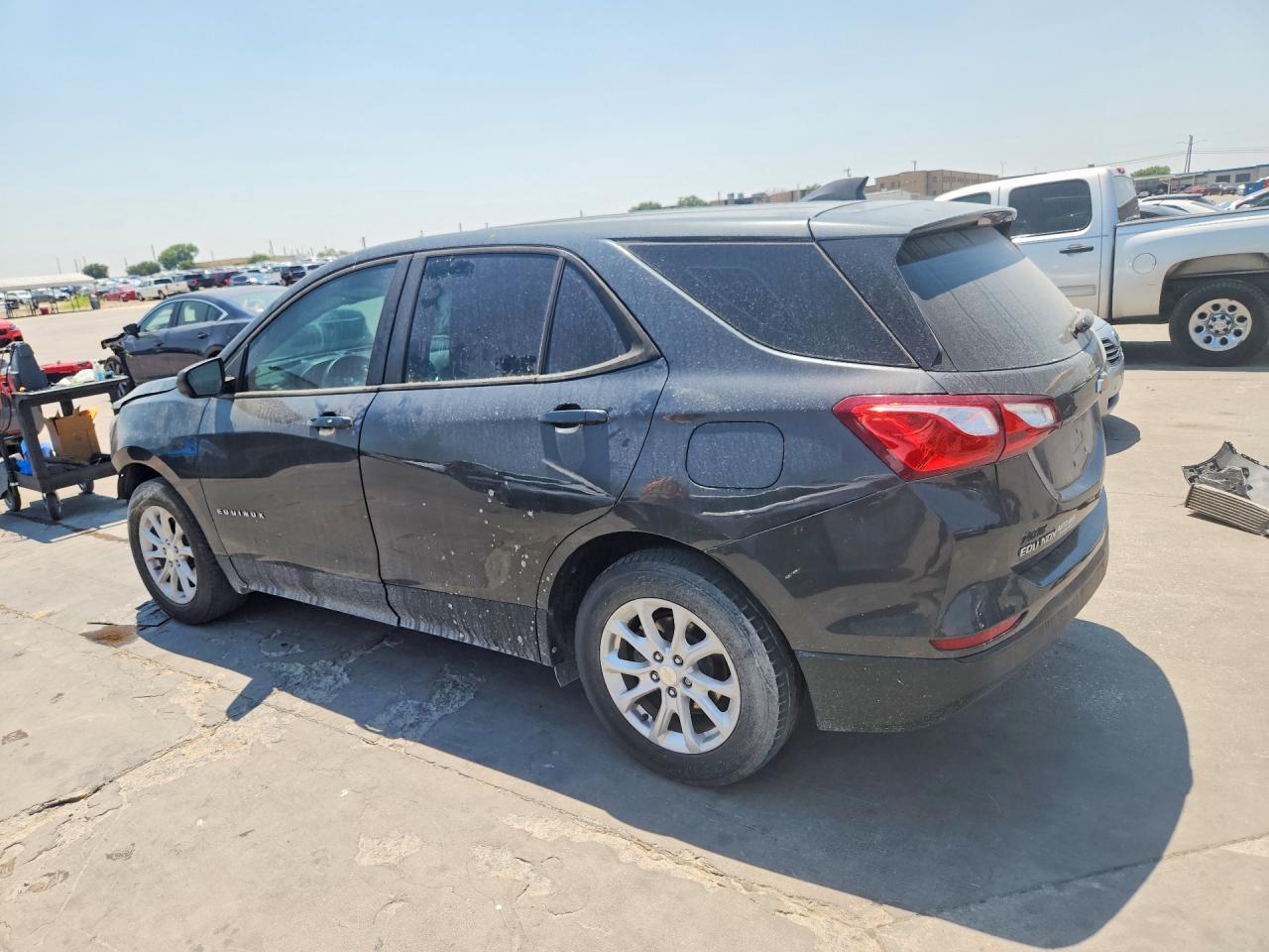 2020 Chevrolet Equinox Ls - zdjęcie 2