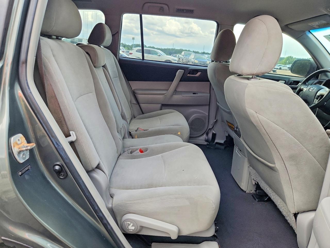 2013 Toyota Highlander Plus - zdjęcie 10