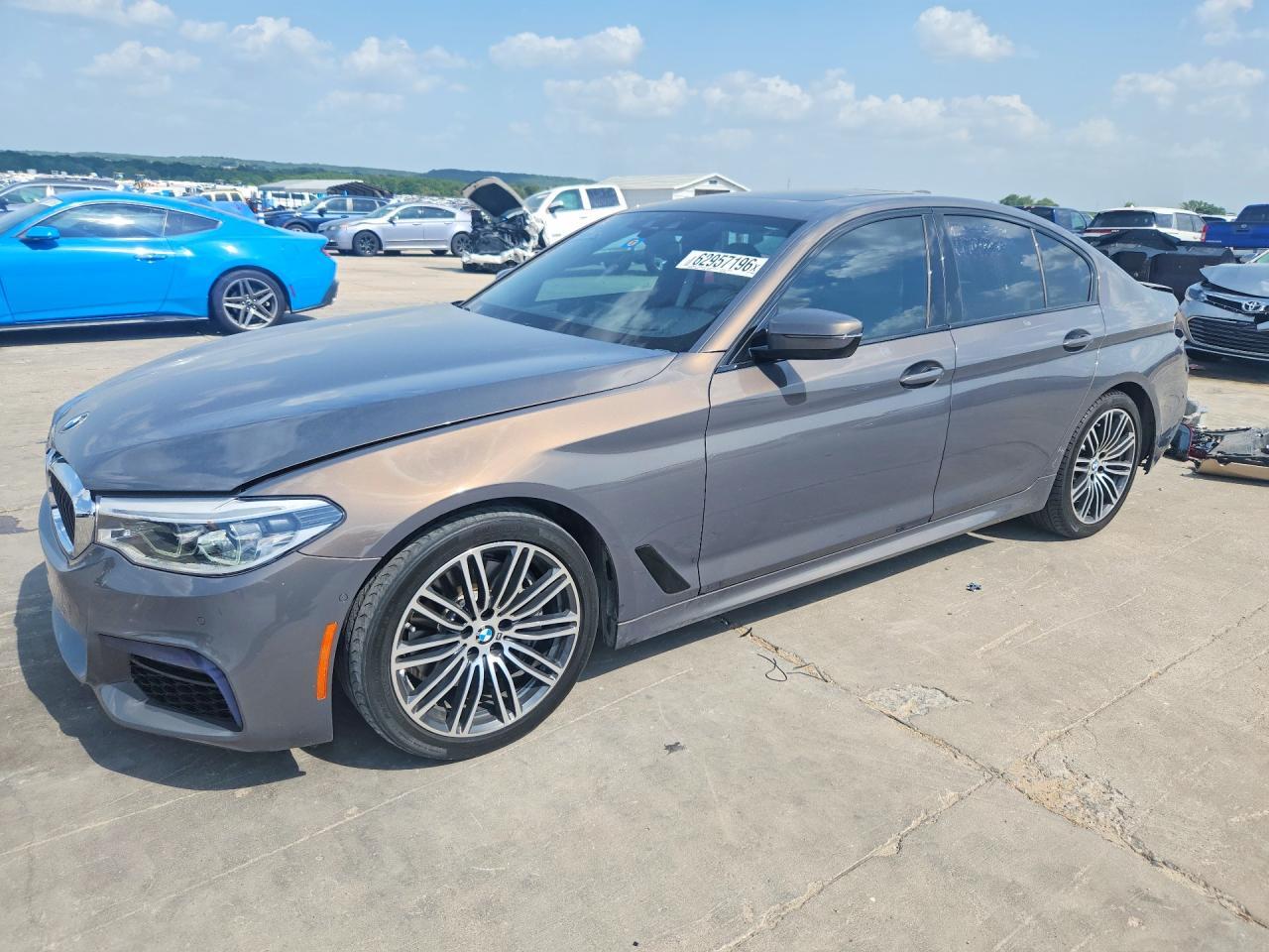 2020 BMW Seria 5 540i - zdjęcie główne