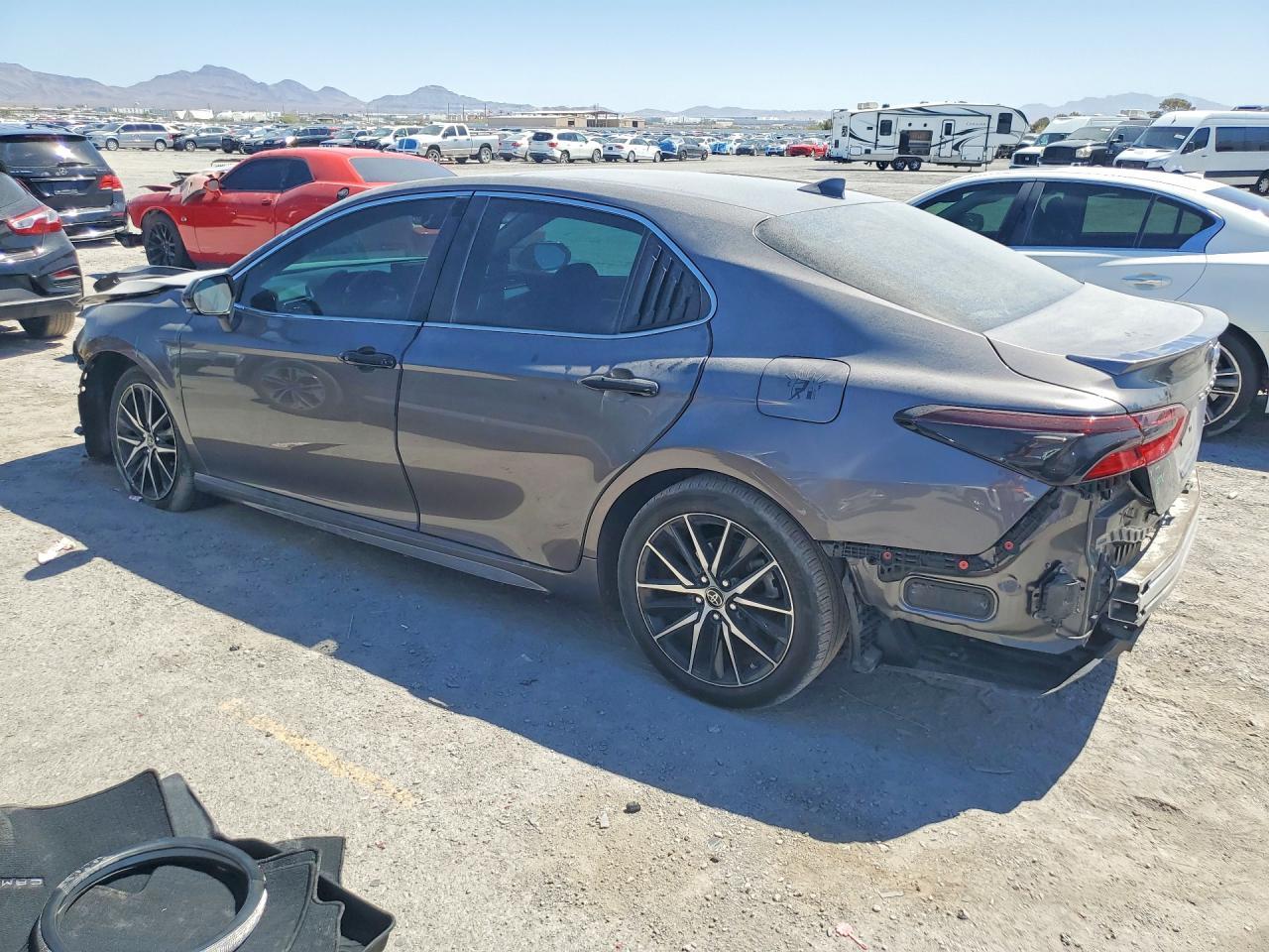 2023 Toyota Camry Se - zdjęcie 2