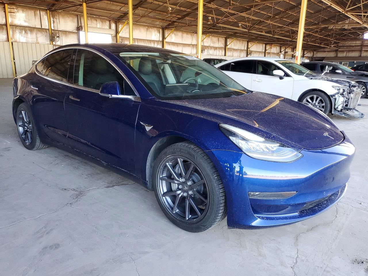 2020 Tesla Model 3 - zdjęcie 4