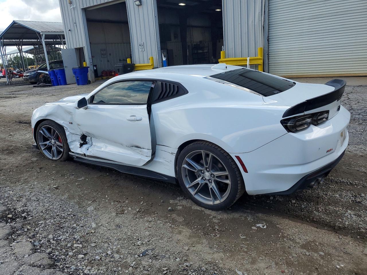2021 Chevrolet Camaro Lt - zdjęcie 2