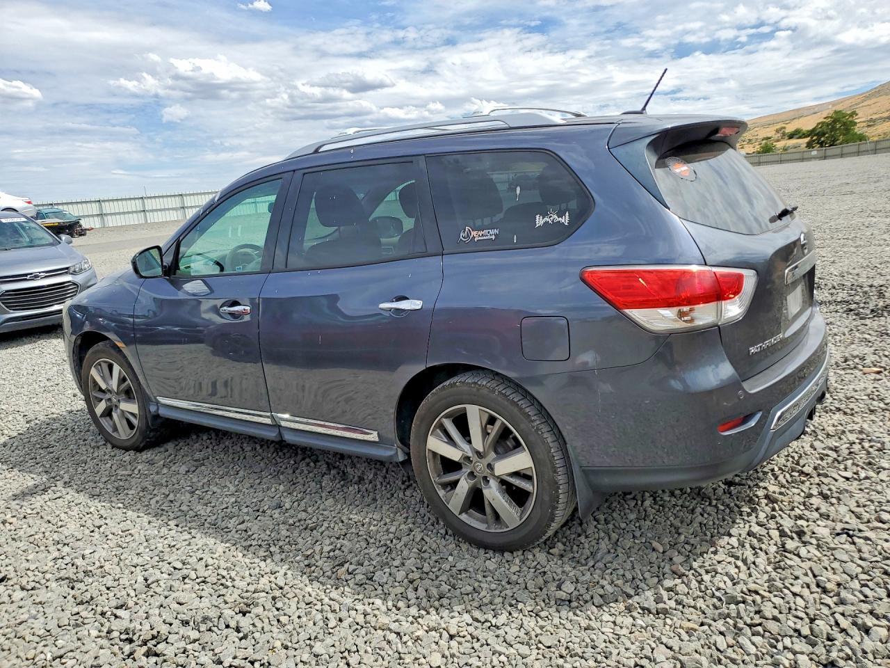 2014 Nissan Pathfinder S - zdjęcie 2