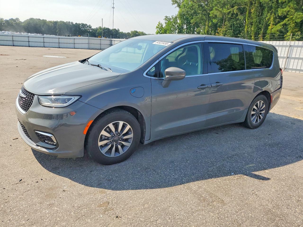2022 Chrysler Pacifica Hybrid Touring L - zdjęcie główne