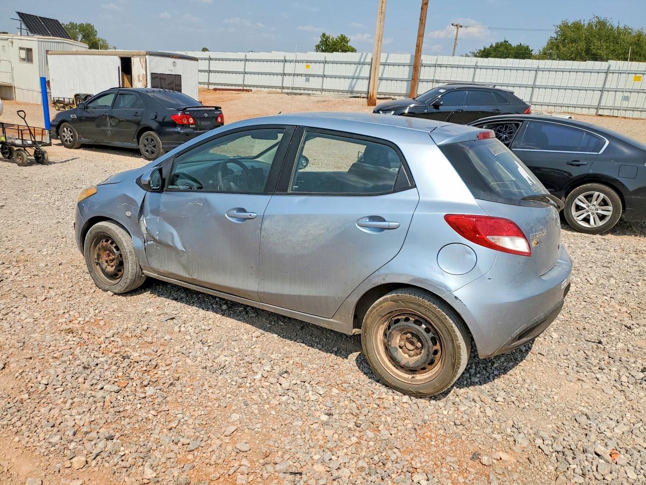 2013 Mazda Mazda2 - zdjęcie 2