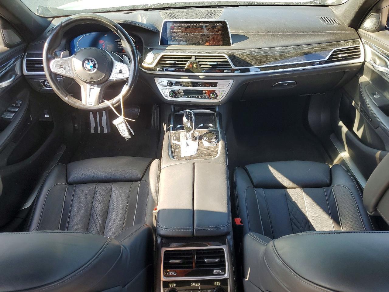 2021 BMW 750 Xi - zdjęcie 8