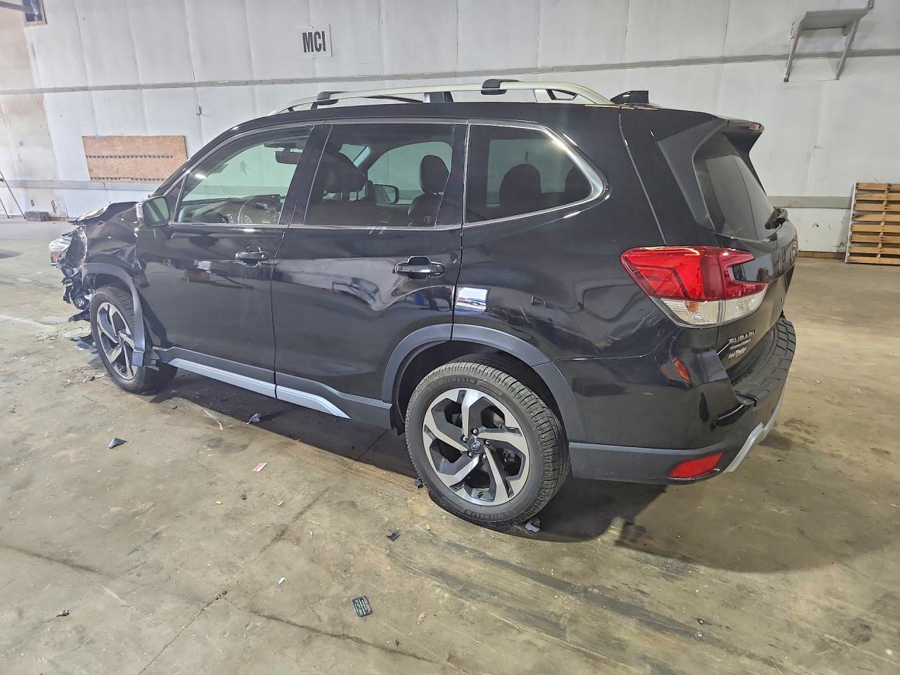 2022 Subaru Forester Touring - zdjęcie 2