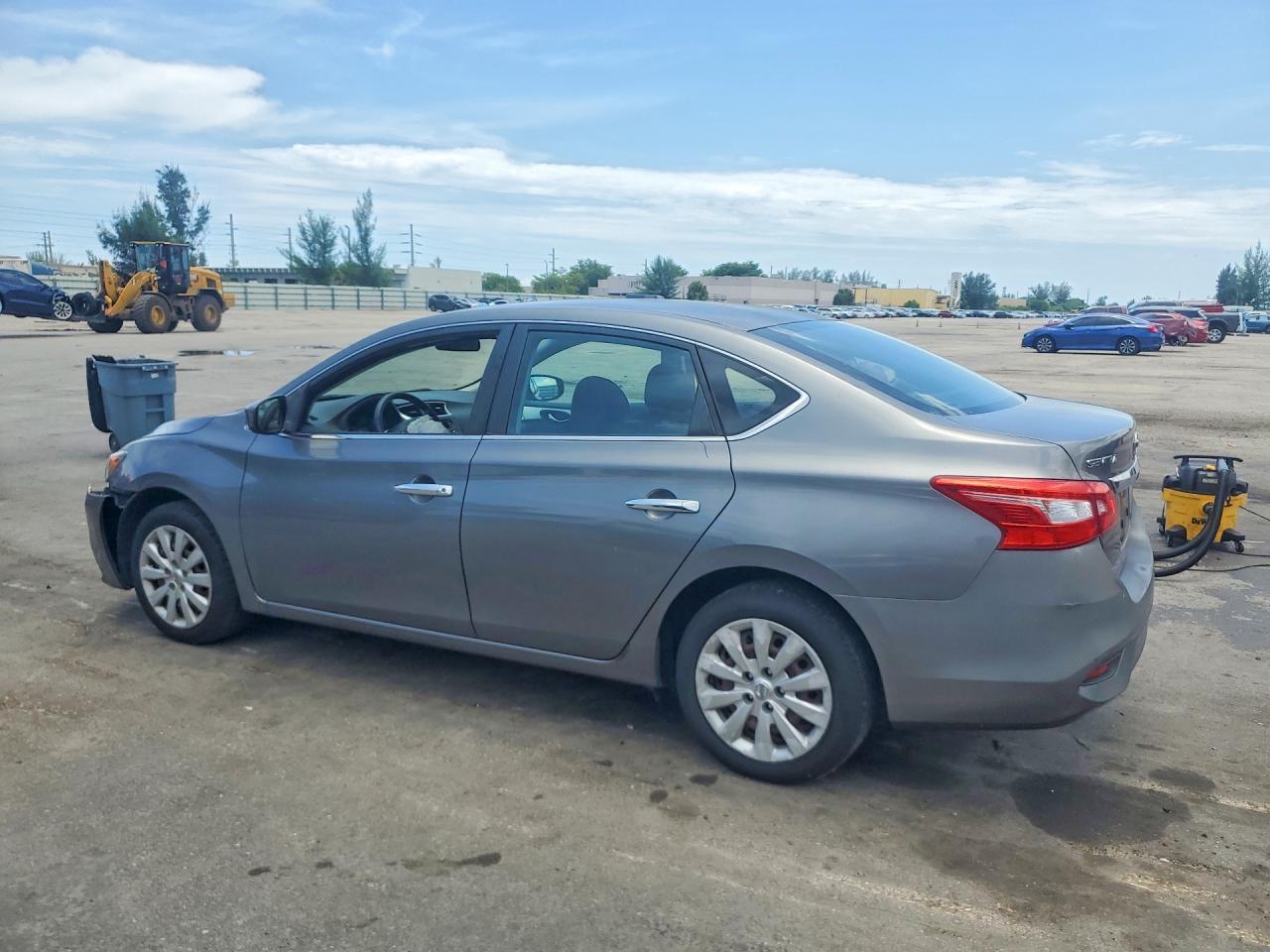 2016 Nissan Sentra S - zdjęcie 2
