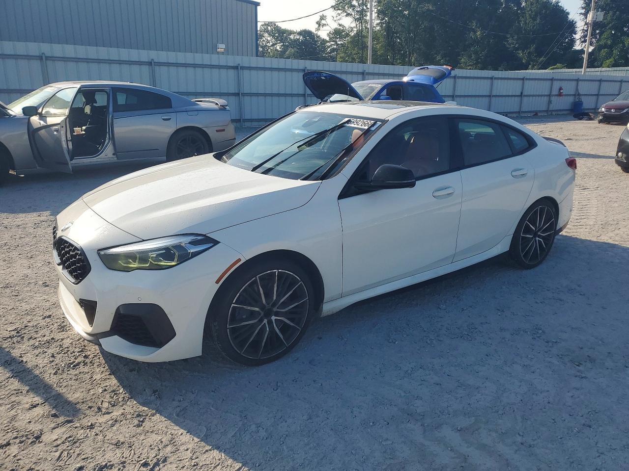2020 BMW Seria 2 M235i - zdjęcie główne