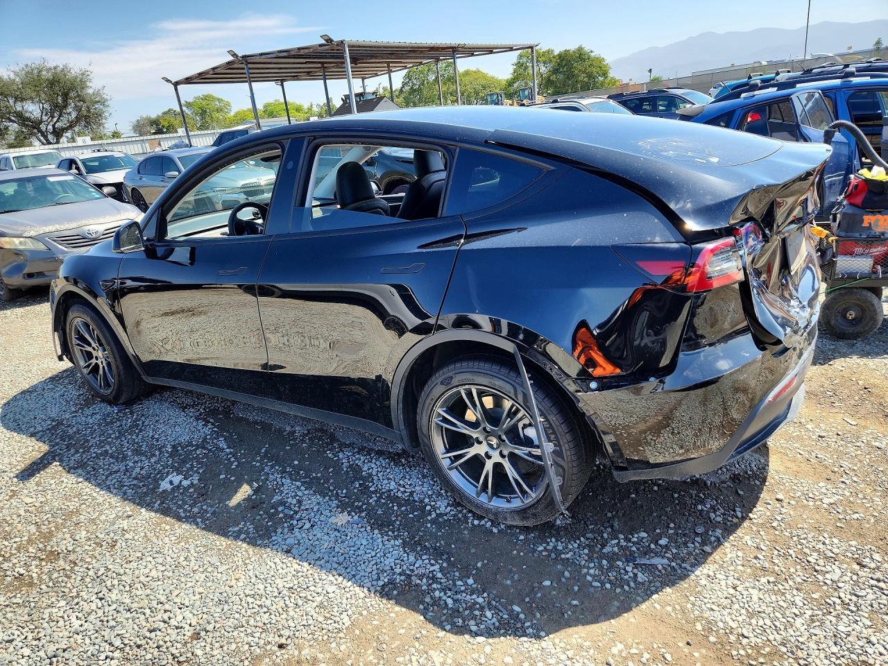 2024 Tesla Model Y - zdjęcie 2