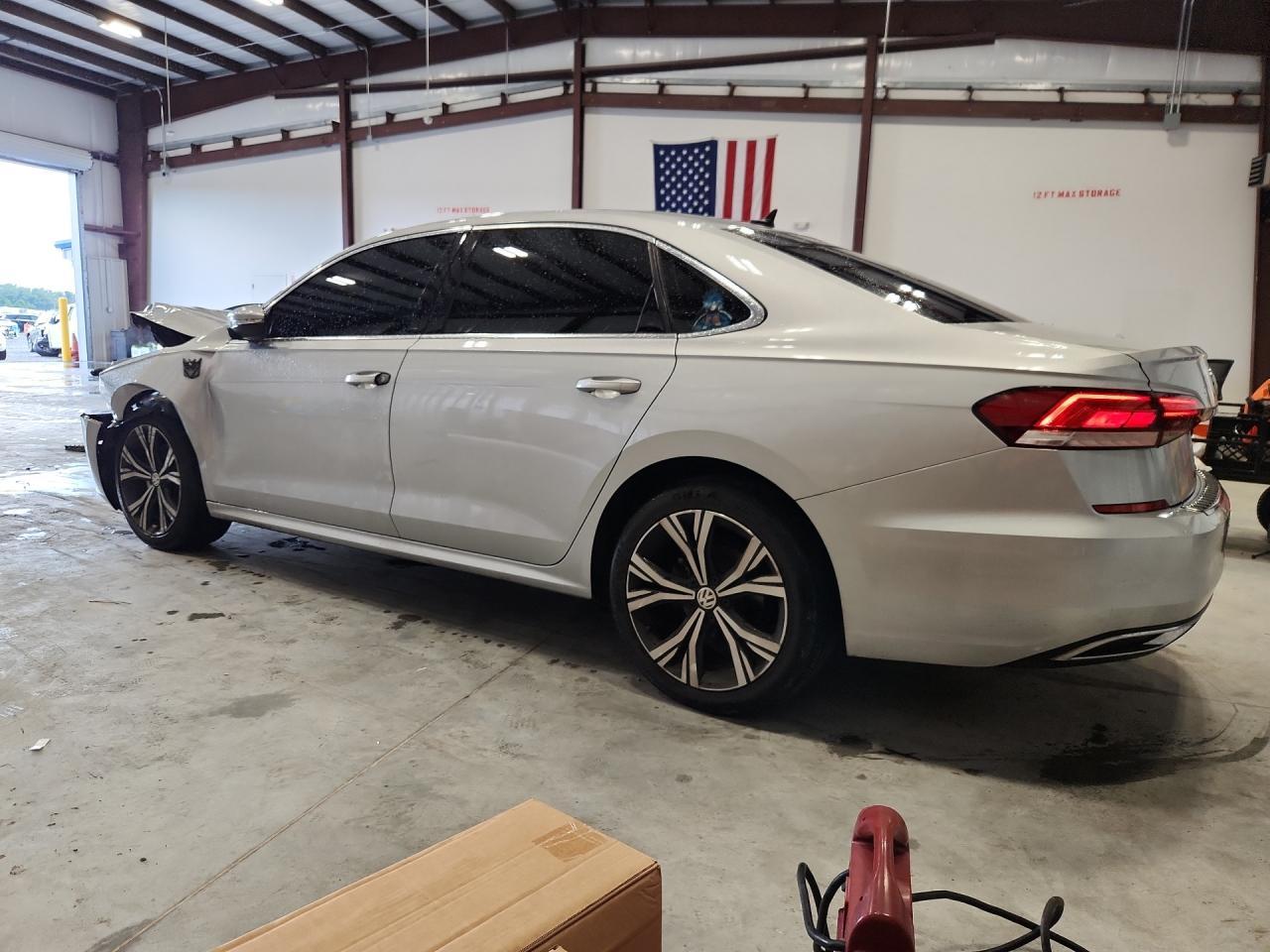 2021 Volkswagen Passat Se - zdjęcie 2