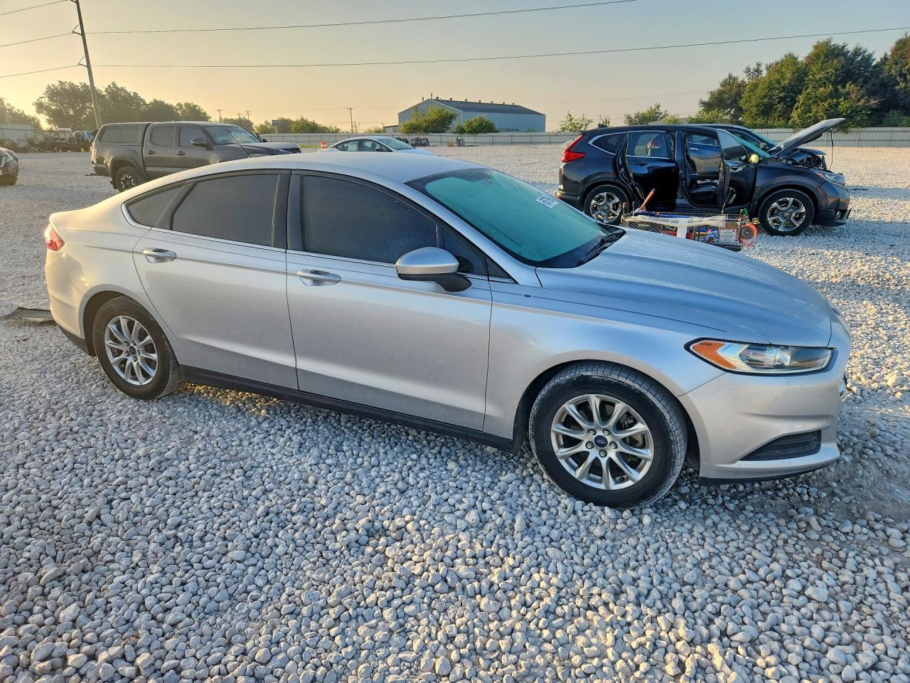 2015 Ford Fusion S - zdjęcie 4