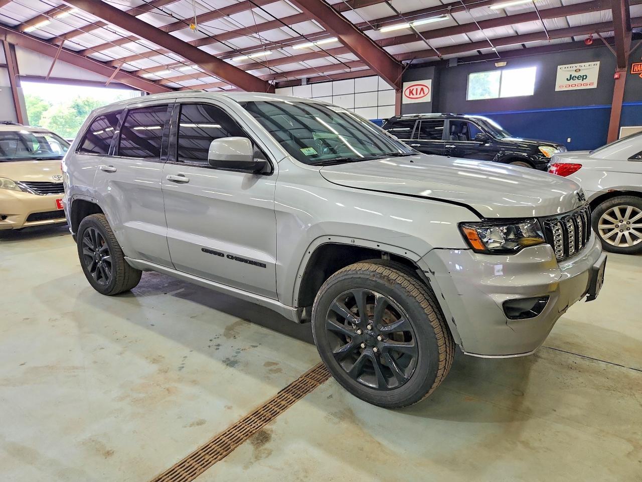 2020 Jeep Grand Cherokee Laredo - zdjęcie 4
