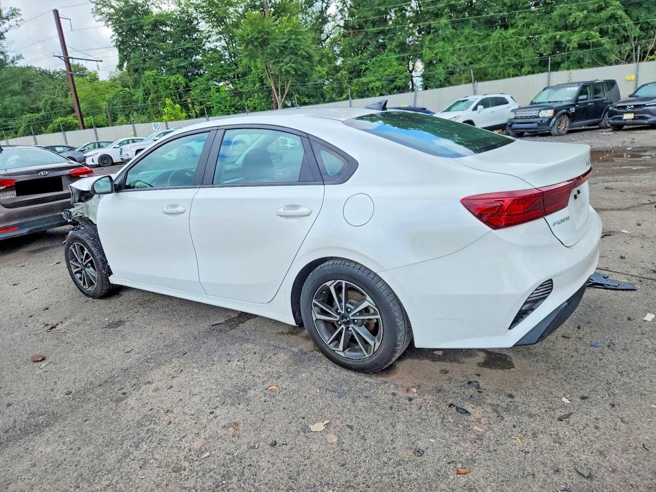 2023 Kia Forte Lxs - zdjęcie 2