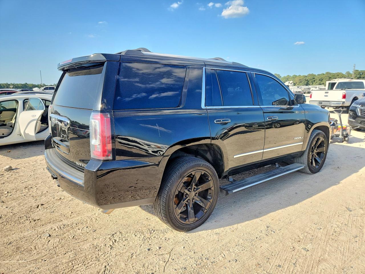 2016 GMC Yukon Denali - zdjęcie 3
