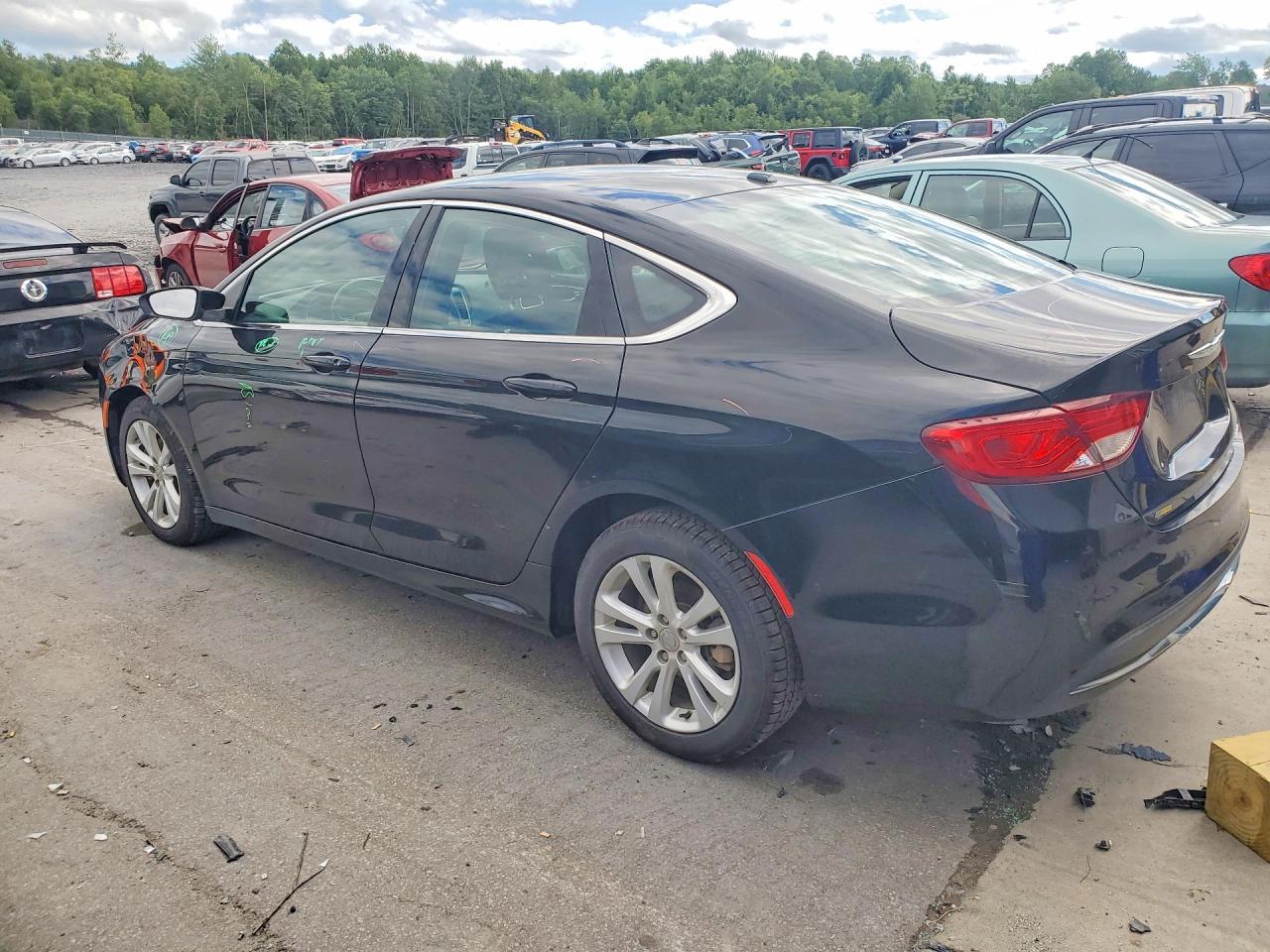2016 Chrysler 200 Limited - zdjęcie 2