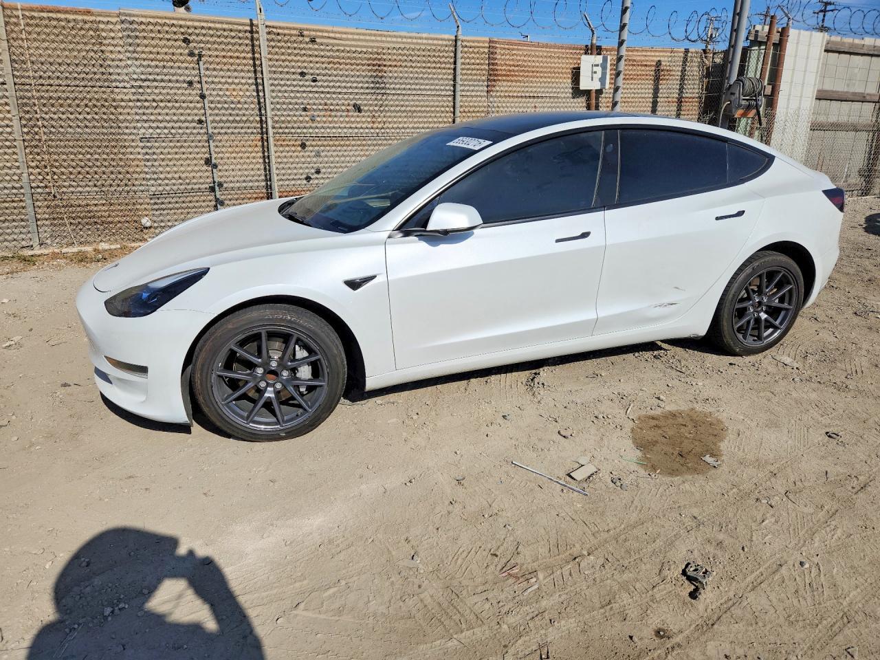 2023 Tesla Model 3 - zdjęcie główne