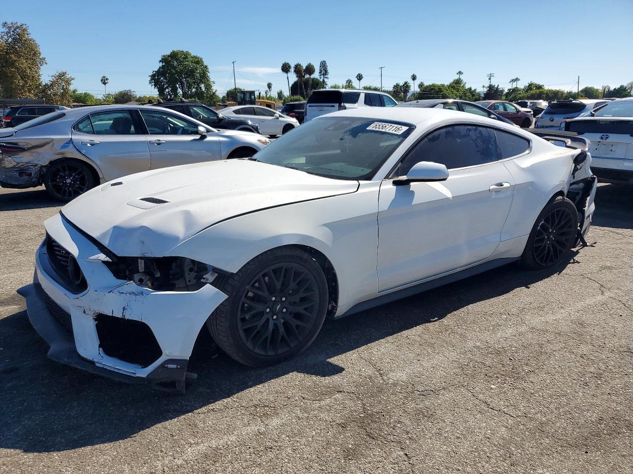 2022 Ford Mustang - zdjęcie główne
