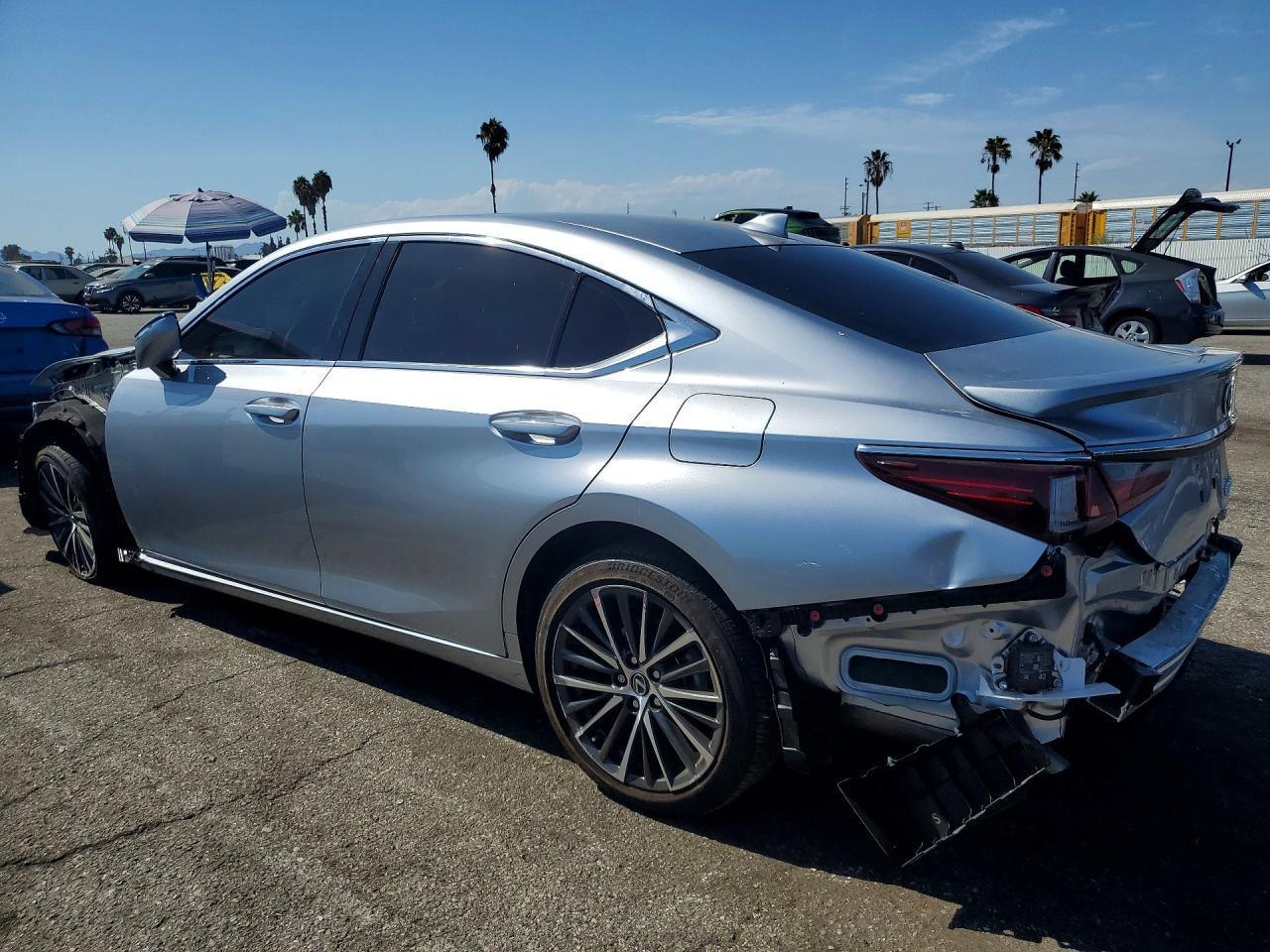 2022 Lexus Es 300H Base - zdjęcie 2