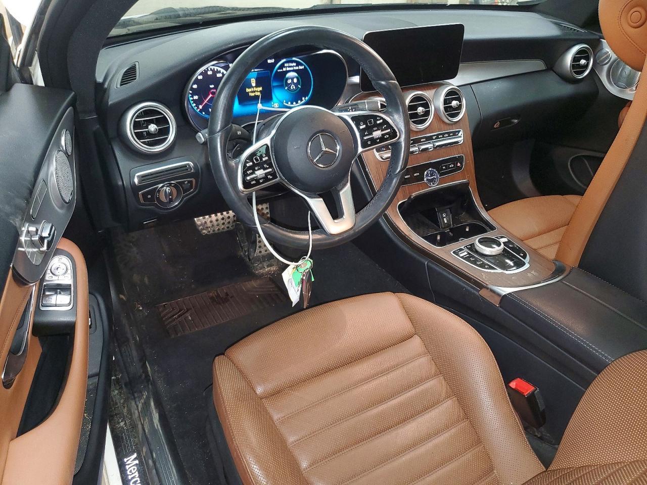 2021 Mercedes-Benz C 300 4Matic - zdjęcie 8