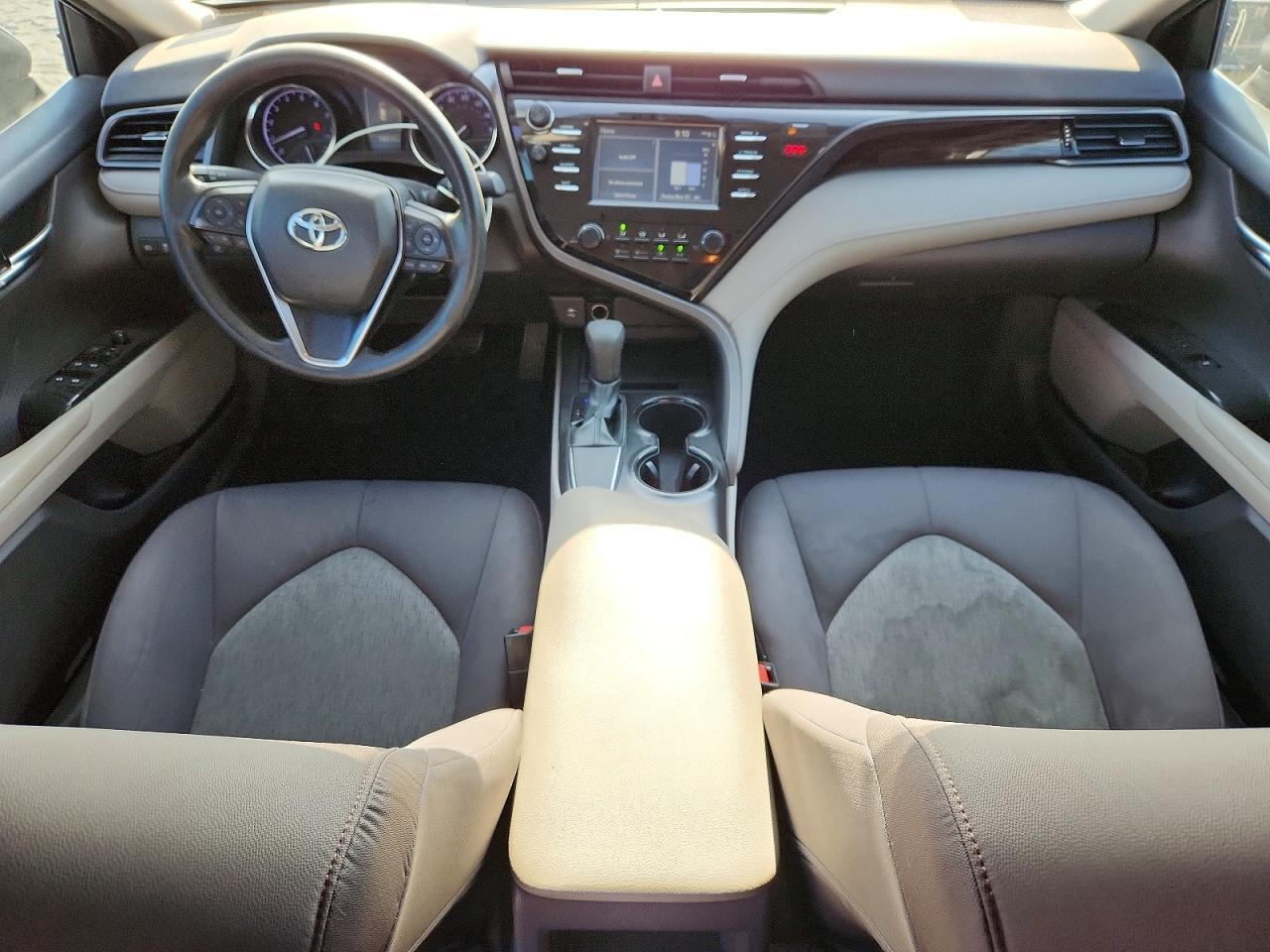 2019 Toyota Camry Le - zdjęcie 8