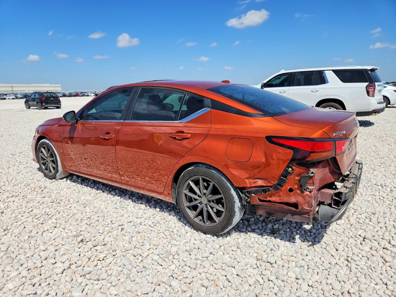 2020 Nissan Altima Sr - zdjęcie 2