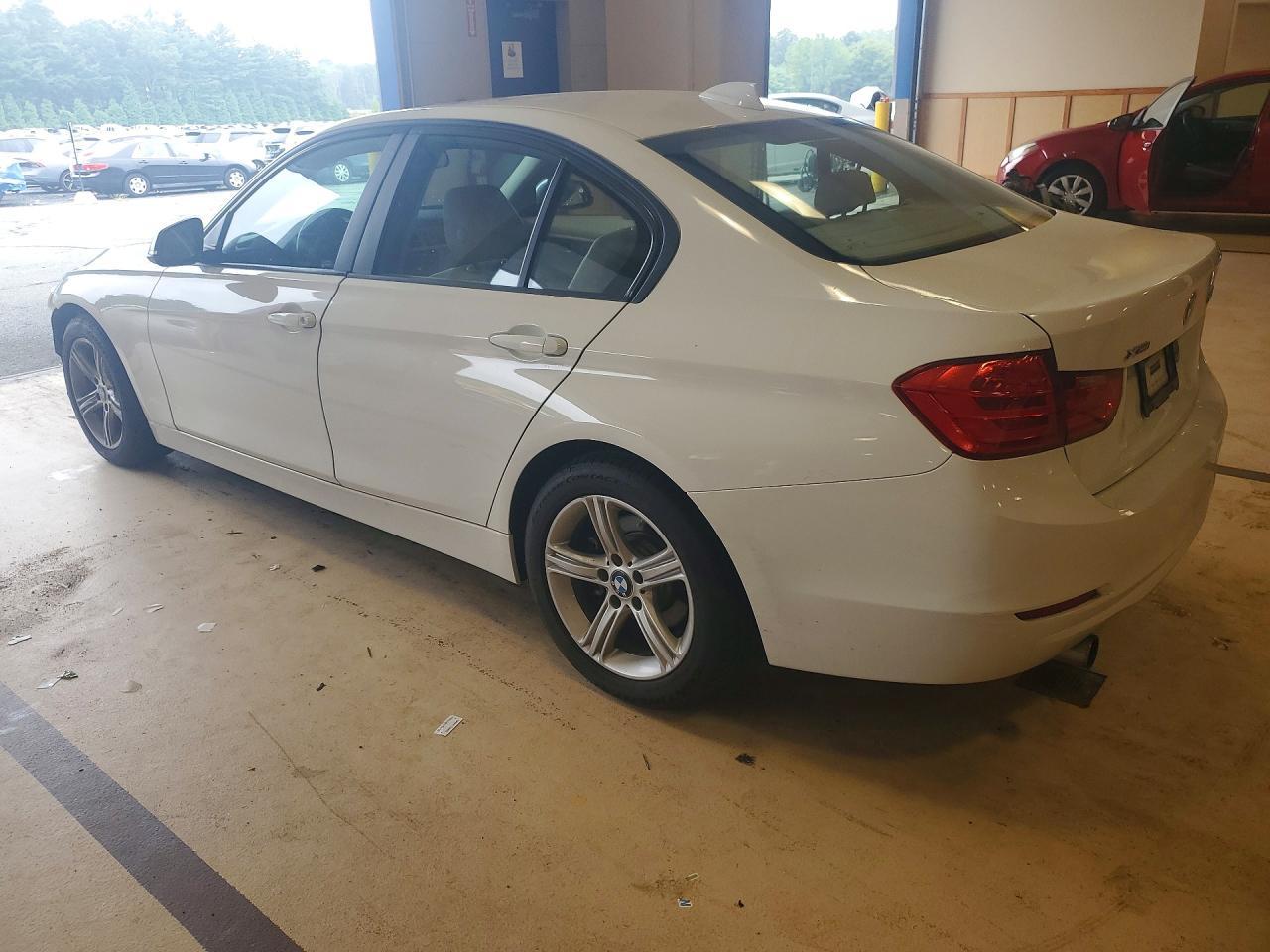 2014 BMW 320 I xDrive - zdjęcie 2