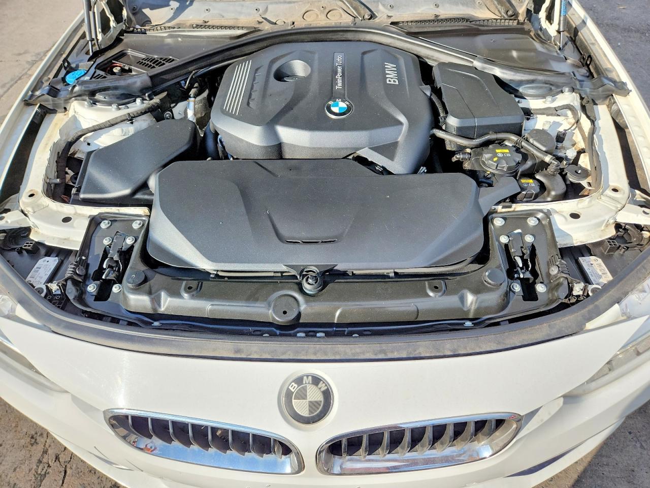 2017 BMW Seria 3 330i - zdjęcie 11