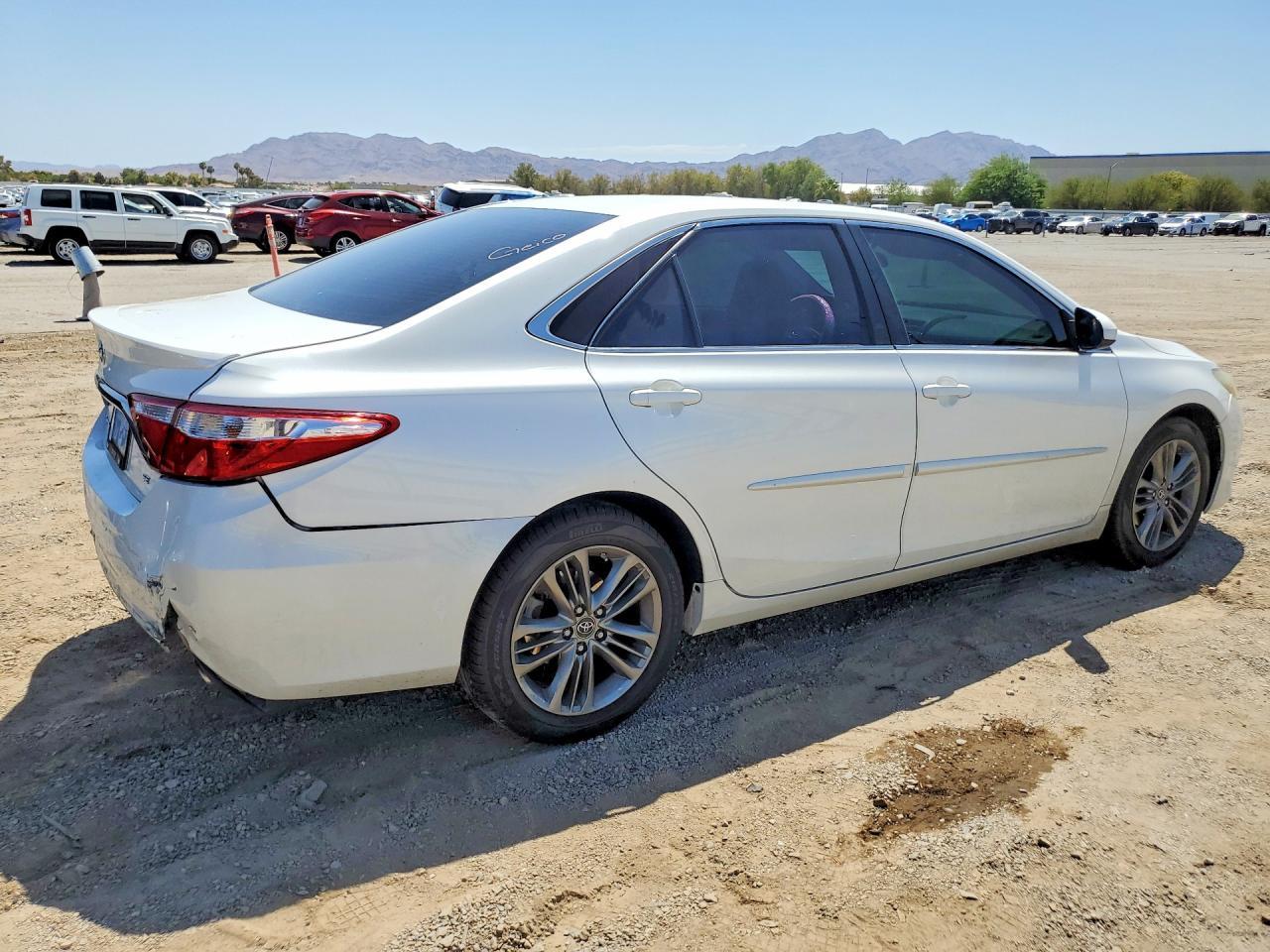 2017 Toyota Camry Le - zdjęcie 3