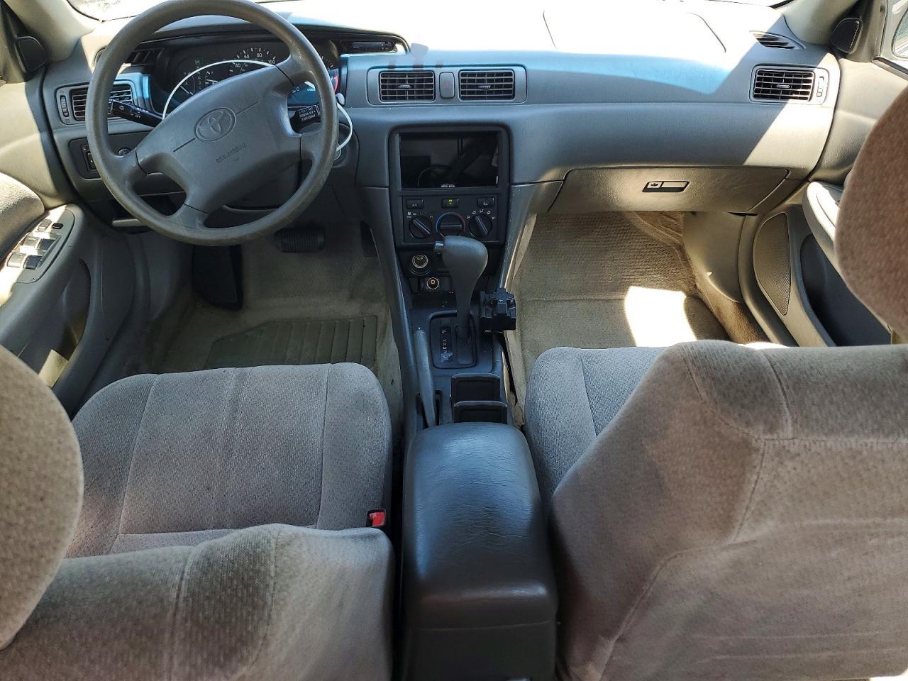 2024 Toyota Camry - zdjęcie 8