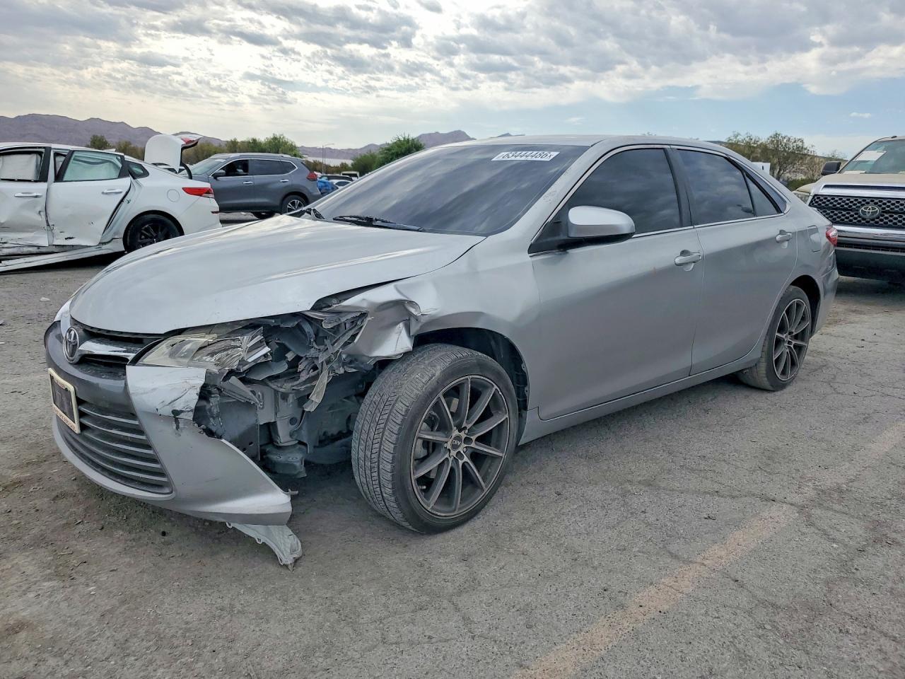 2017 Toyota Camry Le - zdjęcie główne