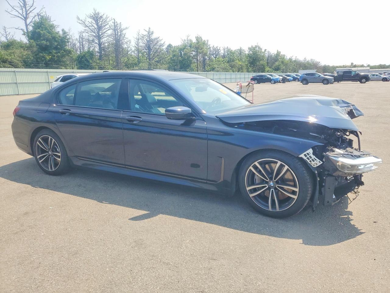 2021 BMW 750 Xi - zdjęcie 4