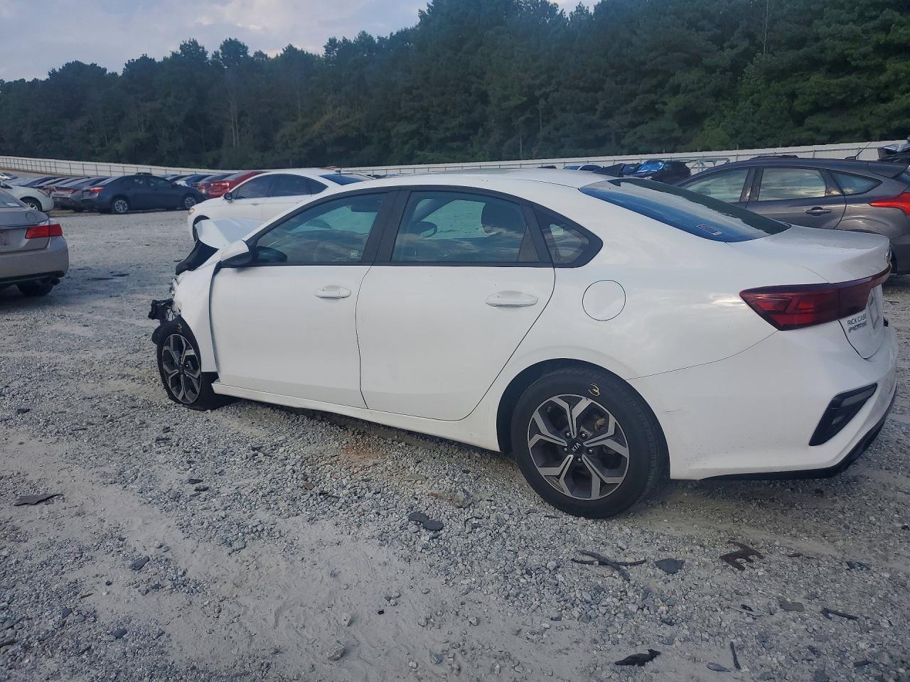 2021 Kia Forte Lxs - zdjęcie 2