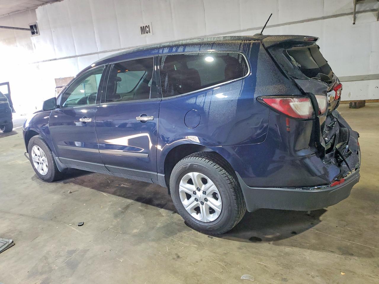 2015 Chevrolet Traverse Ls - zdjęcie 2
