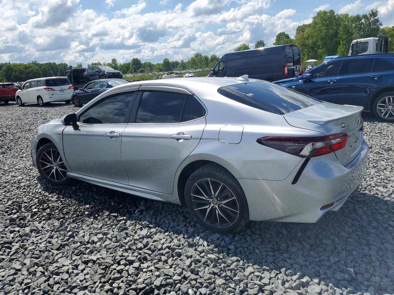 2022 Toyota Camry Se - zdjęcie 2