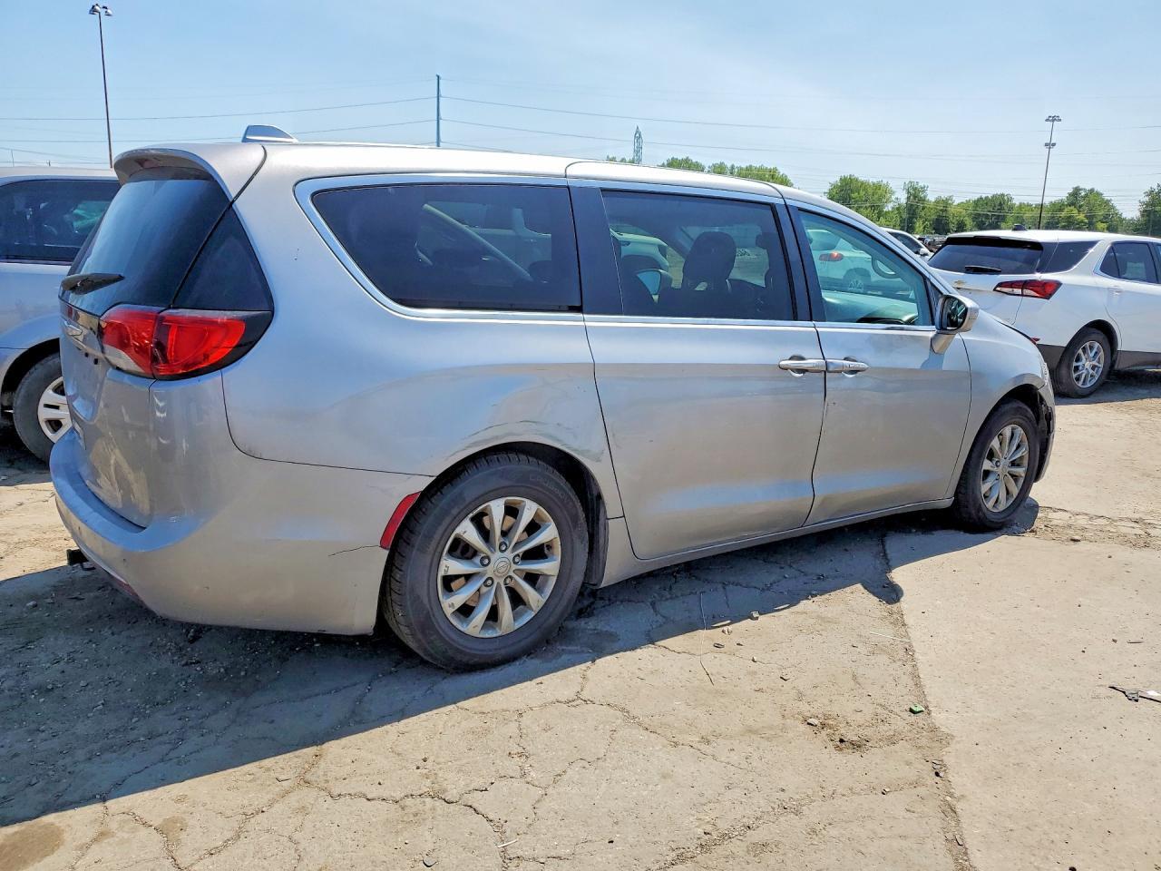 2019 Chrysler Pacifica Touring Plus - zdjęcie 3