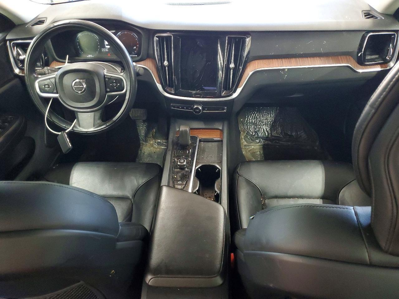 2022 Volvo S60 B5 Momentum - zdjęcie 8